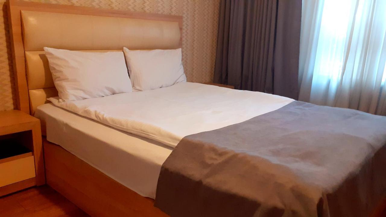 Hotel Lile ティビリシ エクステリア 写真