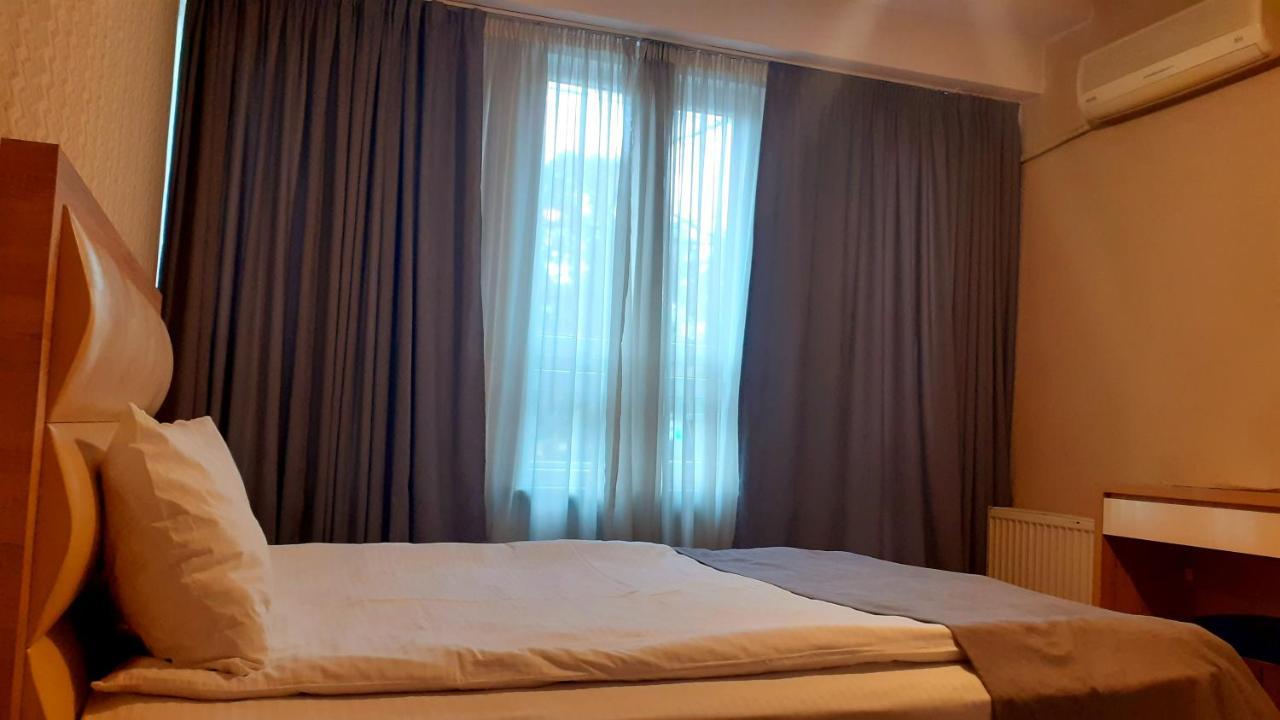 Hotel Lile ティビリシ エクステリア 写真