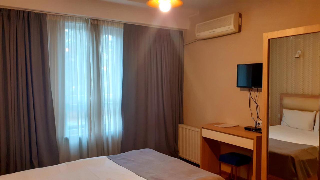 Hotel Lile ティビリシ エクステリア 写真