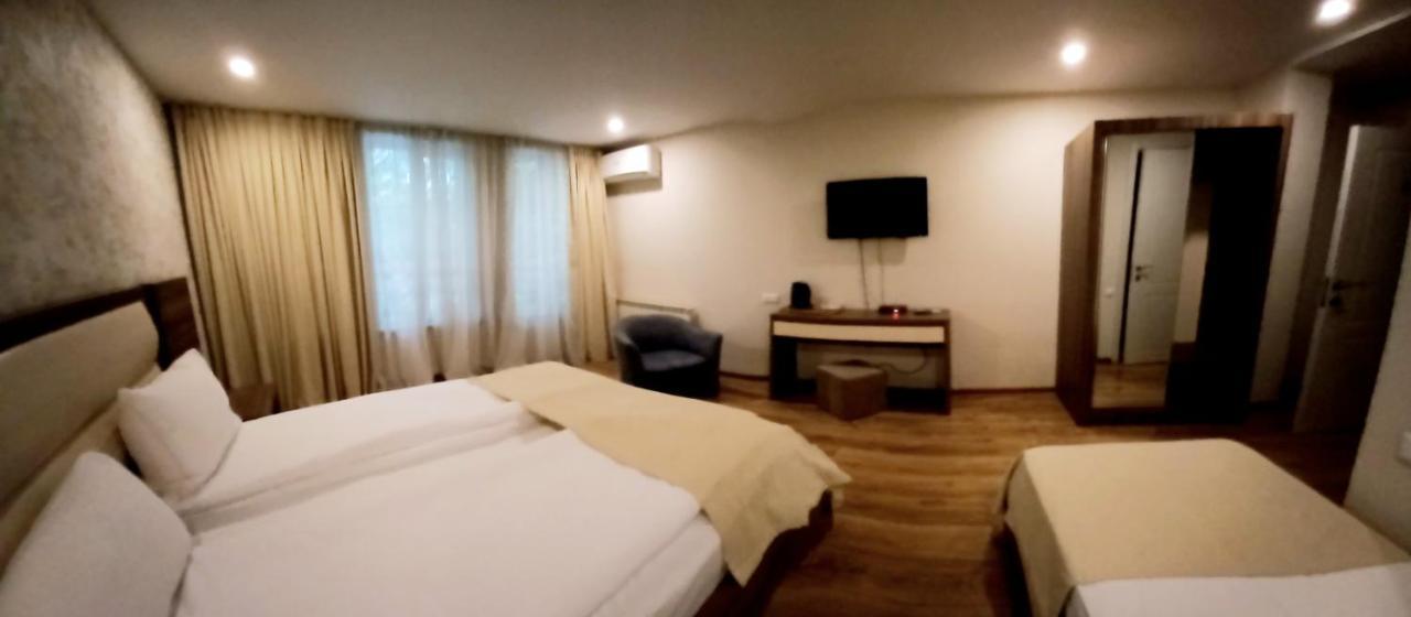 Hotel Lile ティビリシ エクステリア 写真