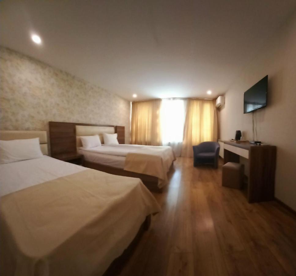 Hotel Lile ティビリシ エクステリア 写真