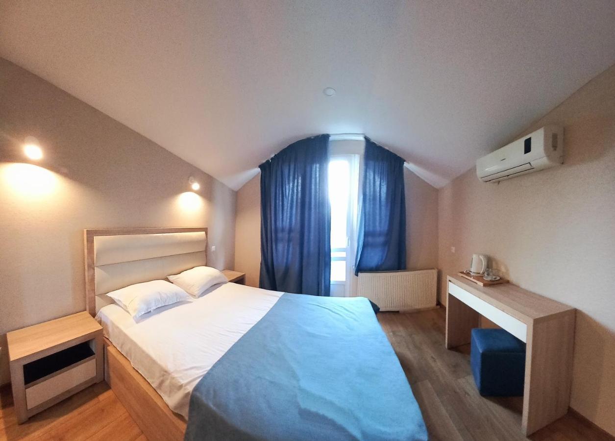 Hotel Lile ティビリシ エクステリア 写真