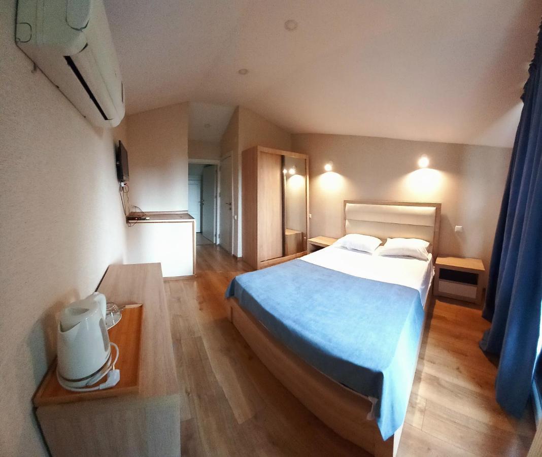 Hotel Lile ティビリシ エクステリア 写真