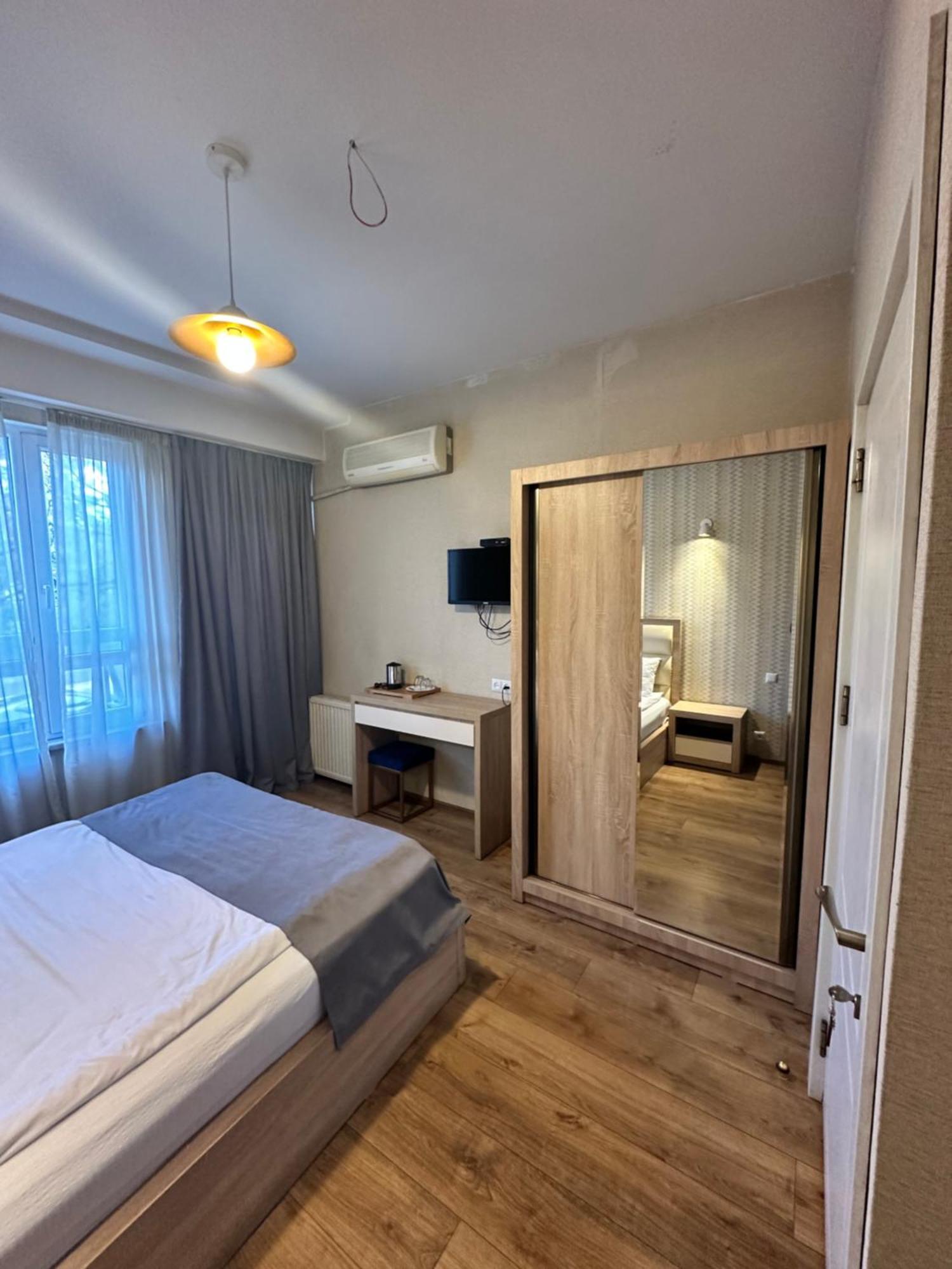 Hotel Lile ティビリシ エクステリア 写真